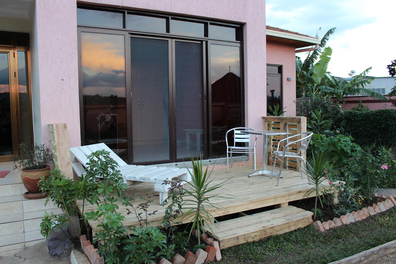 Umusambi B&B Kigali Exterior photo
